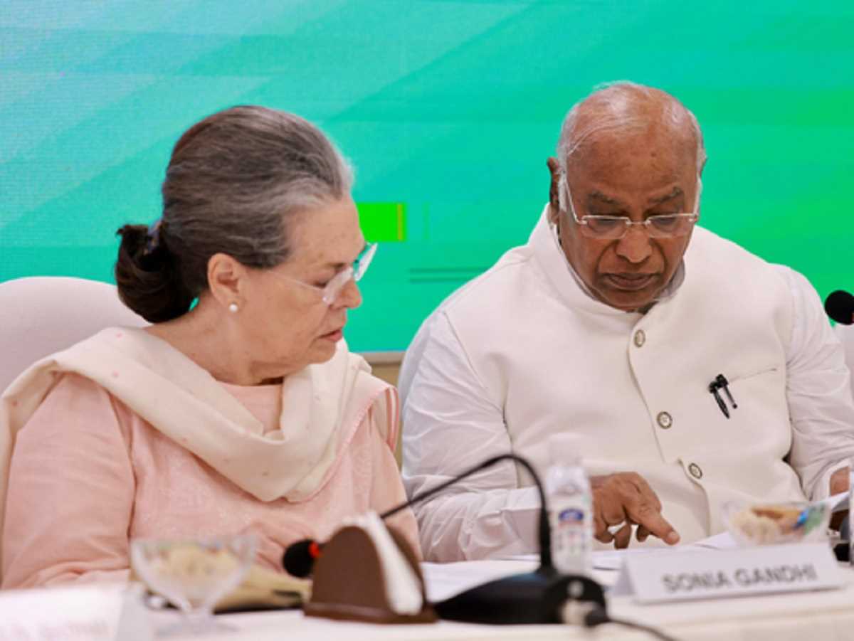 खड़गे ने तेलंगाना के लिए उम्मीदवारों को अंतिम रूप देने के लिए कांग्रेस सीईसी की अध्यक्षता की खड़गे ने तेलंगाना के लिए उम्मीदवारों को अंतिम रूप देने के लिए कांग्रेस सीईसी की अध्यक्षता की